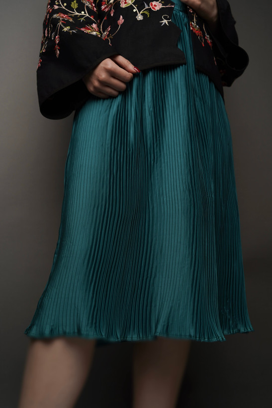 خرید دامن ساتن پلیسه میدی زنانه رنگ سبز | chic skirt