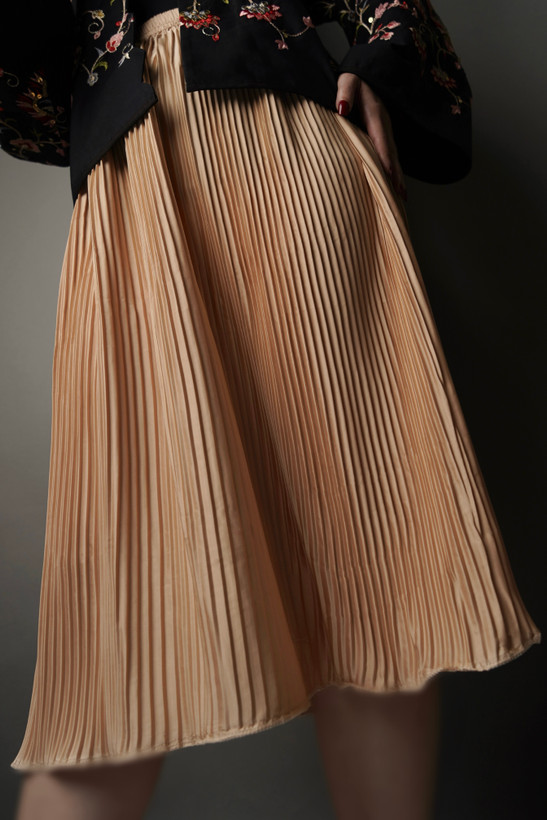 دامن ساتن پلیسه میدی زنانه رنگ کرم | satin skirt